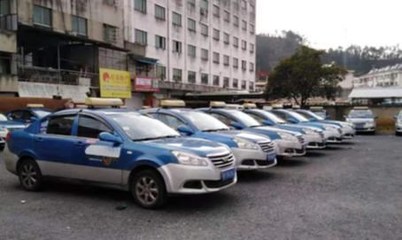 旌德縣出租汽車停運時，應急服務車隊上崗沖在前